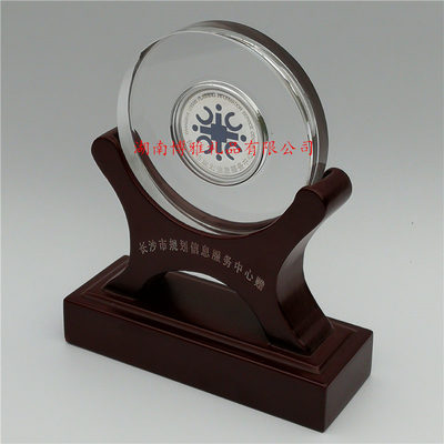 厂庆纪念品 企业周年纪念章小饰物的意义与设计